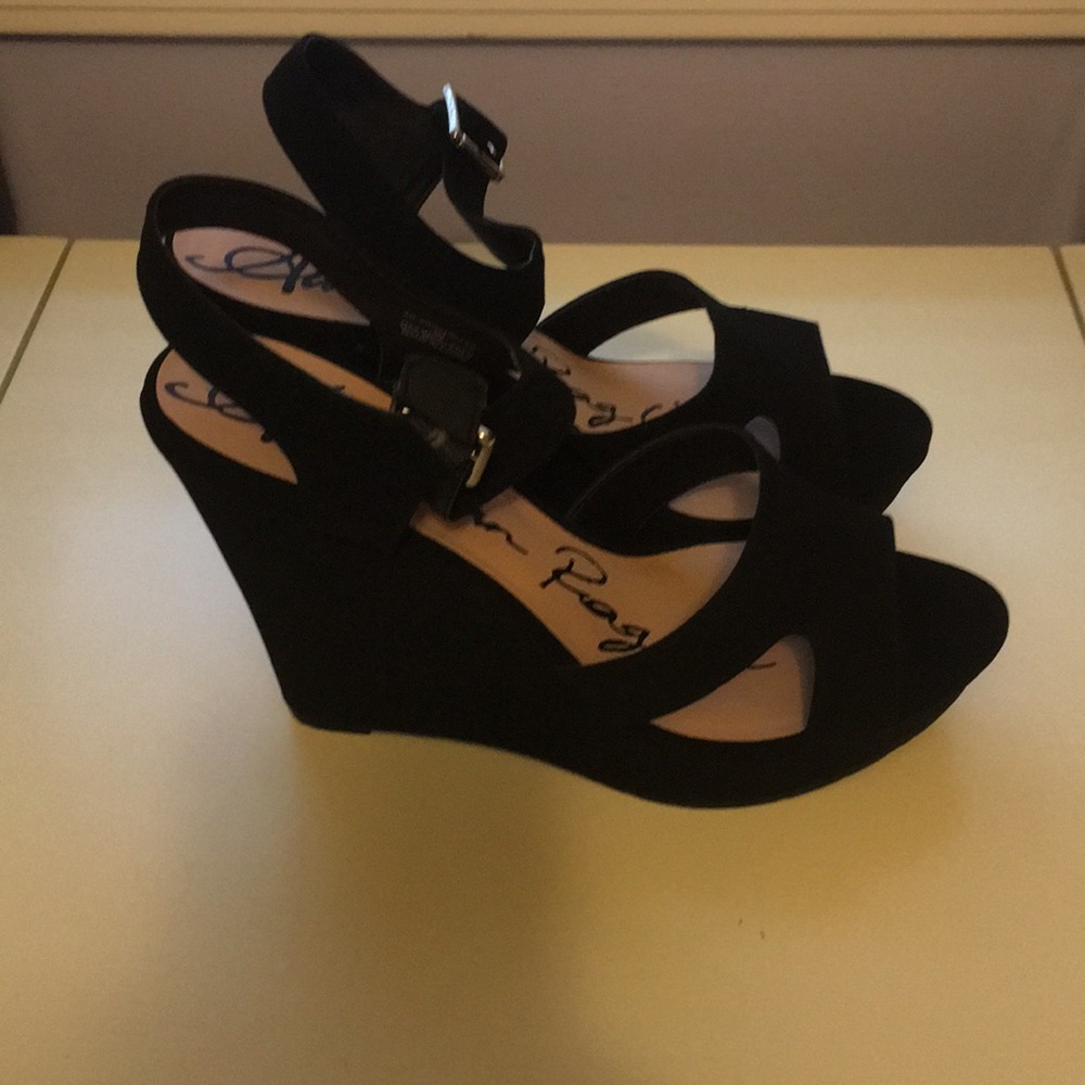Wedge Sandals - Picture 2 of 4
